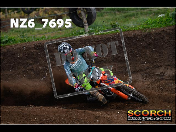 Experts-075