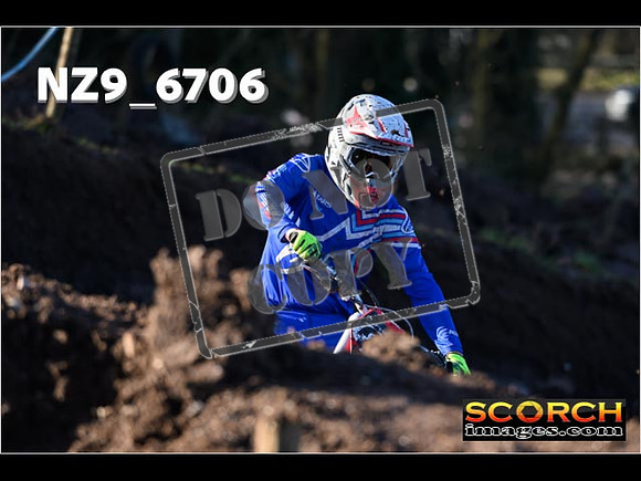 Experts-063