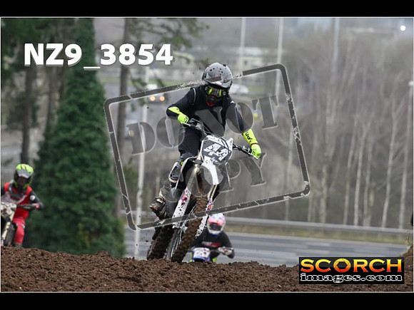Experts-049