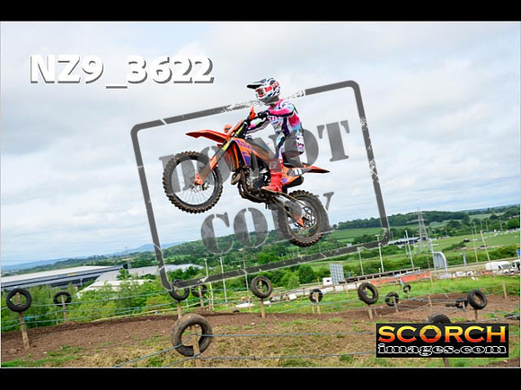 Experts-072