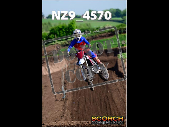 Experts-075