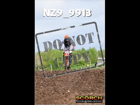 Experts-068