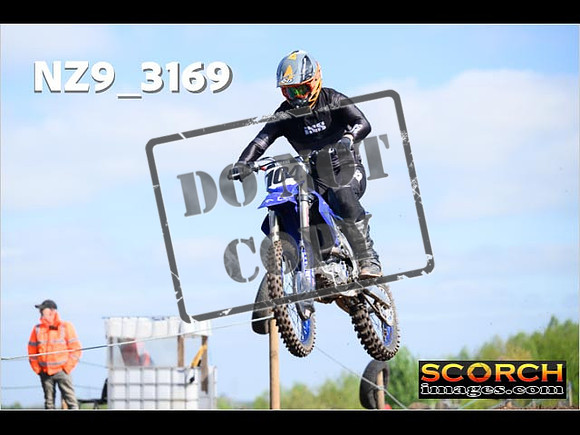 Experts-029