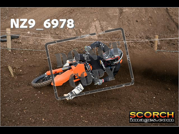 Experts-054