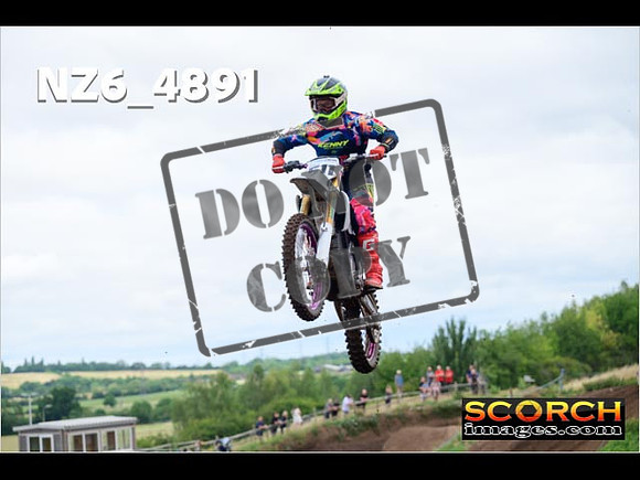 Experts-087