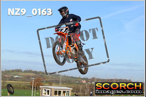 Experts-048