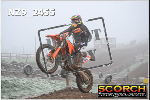 Experts-074
