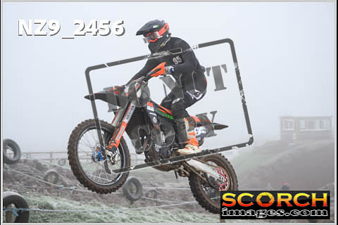 Experts-075