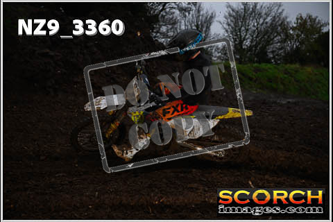 Experts-037