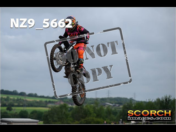 Experts-066