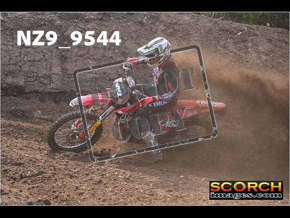 Experts-064