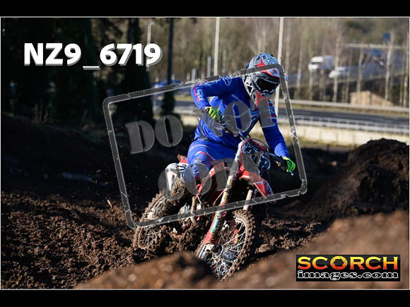 Experts-076