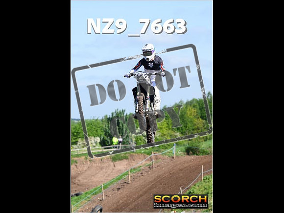 Experts-095
