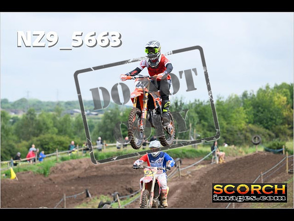 Experts-067