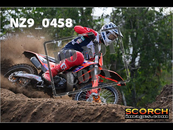 Experts-054
