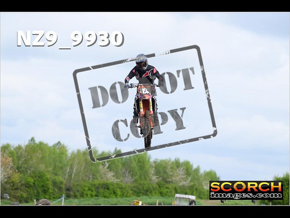 Experts-085