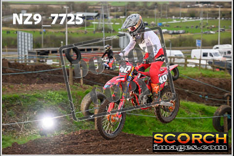 Experts-049