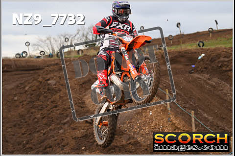 Experts-054