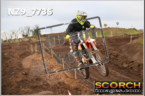 Experts-056