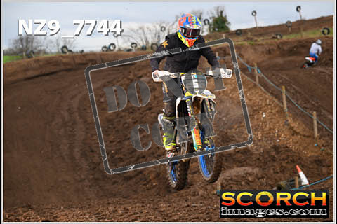 Experts-063