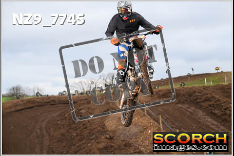 Experts-064