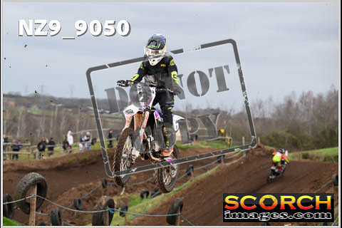 Experts-049