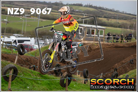 Experts-064
