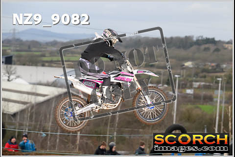 Experts-076