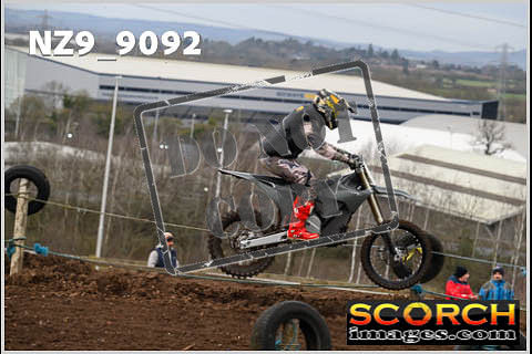 Experts-083