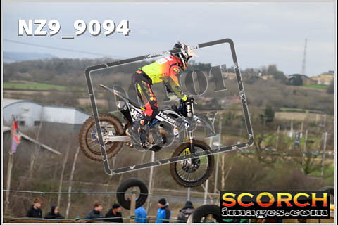 Experts-085