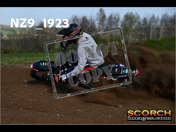 Experts-063