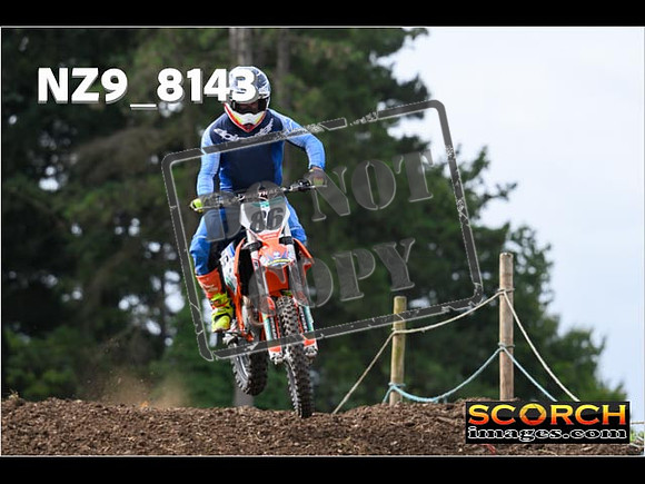 Experts-083