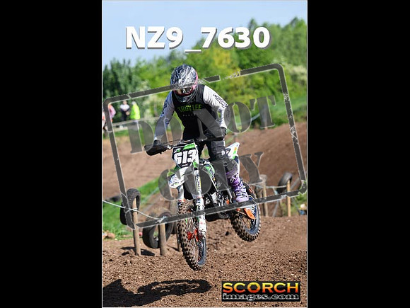 Experts-063