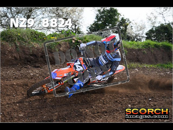 Experts-068
