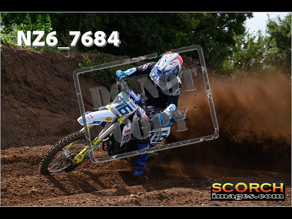 Experts-064
