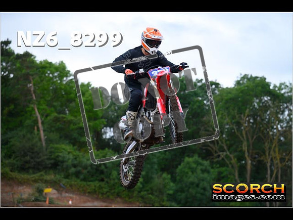 Experts-057