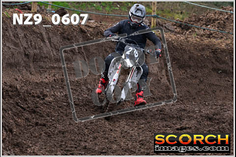 Experts-048