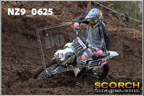 Experts-066