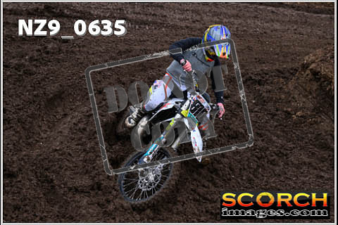 Experts-076