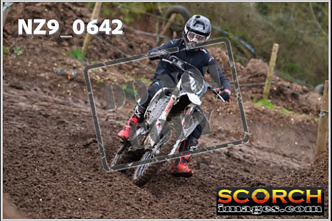 Experts-083