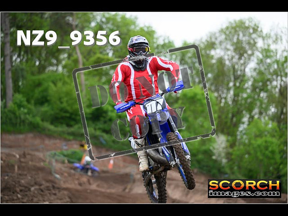 Experts-075