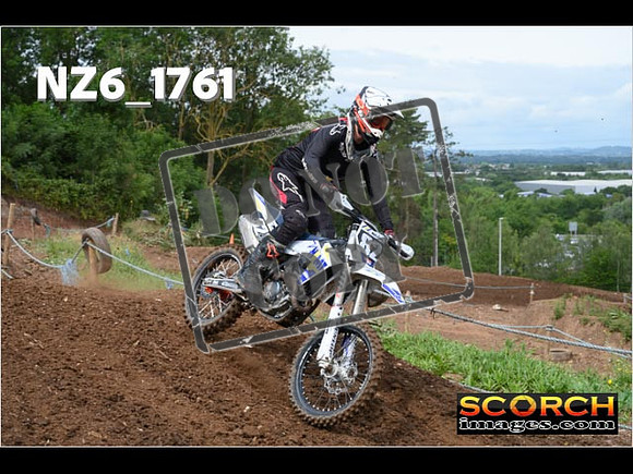 Experts-077