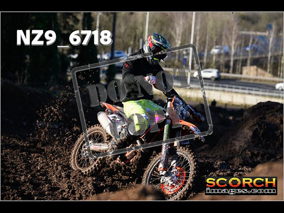 Experts-075