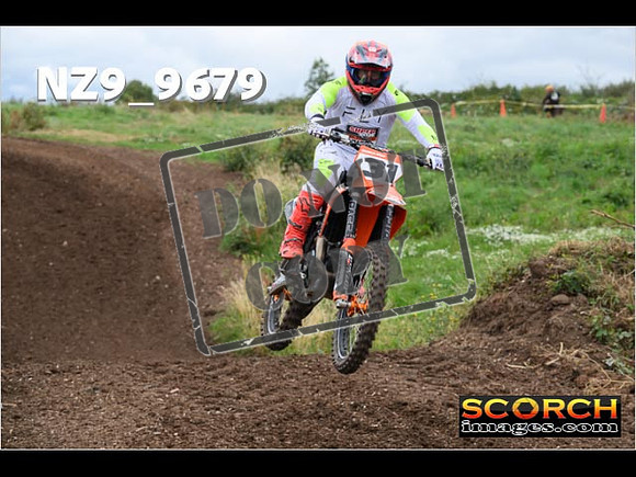 Experts-076