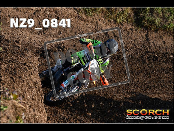 Experts-056