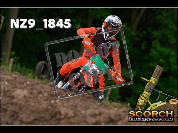Experts-065
