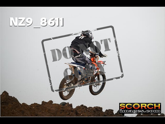Experts-056