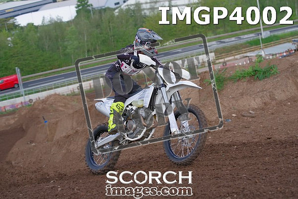 IMGP4002
