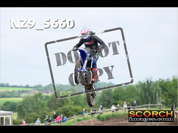 Experts-064