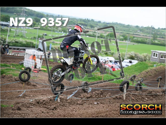 Experts-076